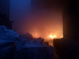 Kocaeli'de geri dönüşüm tesisinde yangın