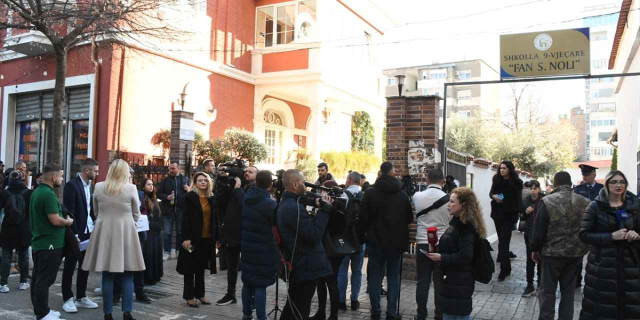 Arnavutluk'ta akran şiddetine karşı protestolar sürüyor