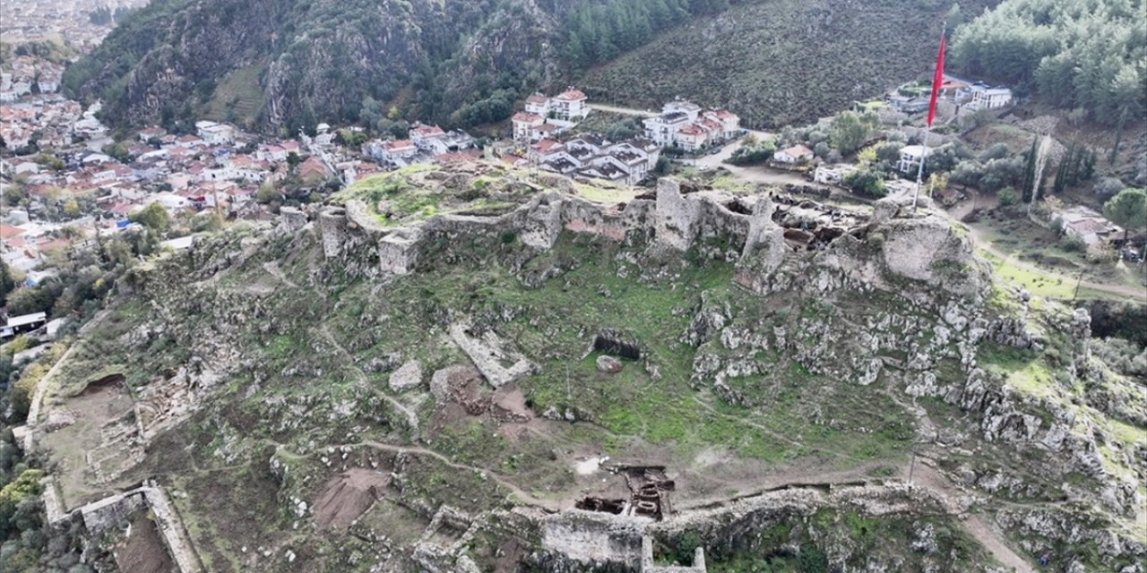 Fethiye Kalesi kazısından çıkan buluntular 2 bin 600 yıl öncesine ışık tutuyor