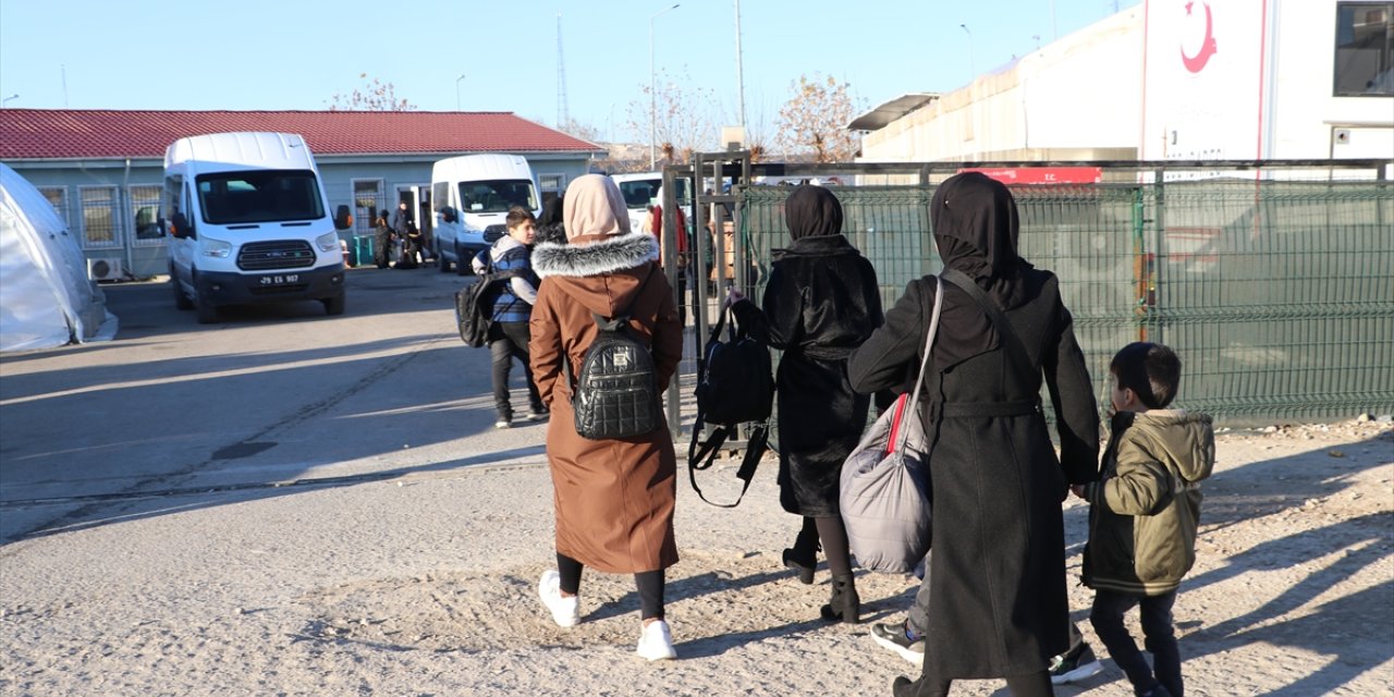 Türkiye'deki Suriyelilerin Kilis'ten ülkelerine dönüşü sürüyor