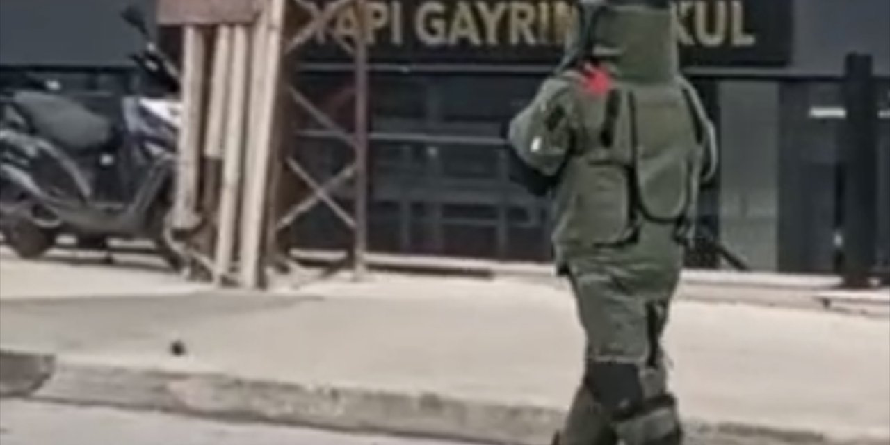 Beylikdüzü'nde kaldırımda el bombası bulundu