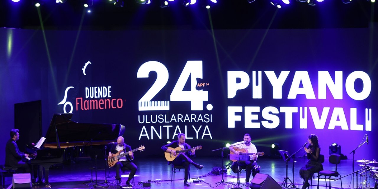 Antalya'da Piyano Festivali'nde "Duende Flamenco Feat" grubu konser verdi