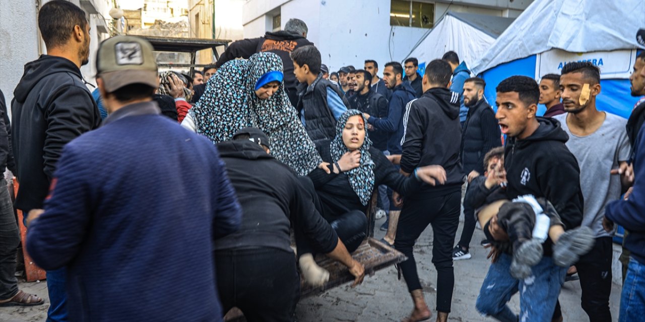 GÜNCELLEME -  İsrail'in Gazze'de yerinden edilenlerin sığındığı iki okula düzenlediği saldırıda 20 Filistinli öldü