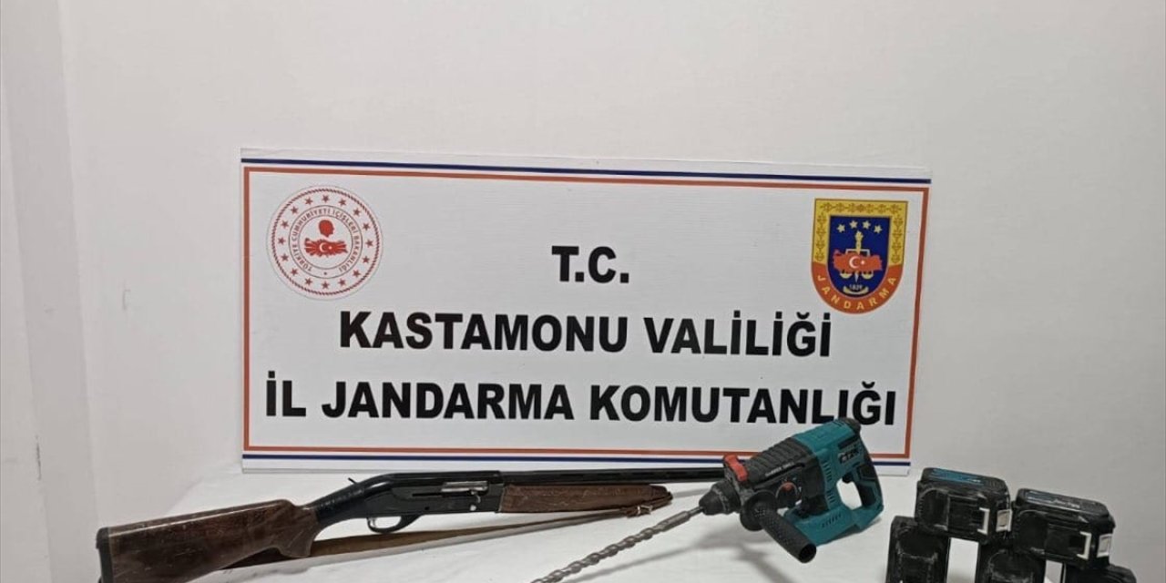 Kastamonu'da kaçak kazı yapan 2 kişi suçüstü yakalandı