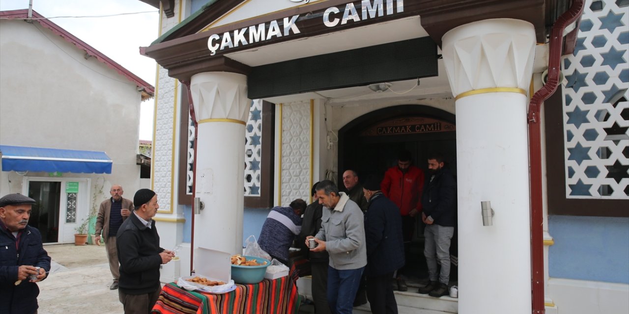 Tokat'ta imamdan cami cemaatine sıcak ikram