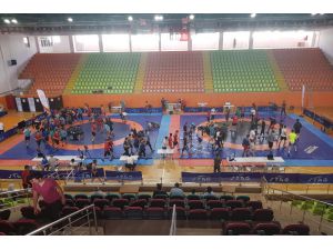 Okul Sporları Gençler Güreş Türkiye Şampiyonası başladı