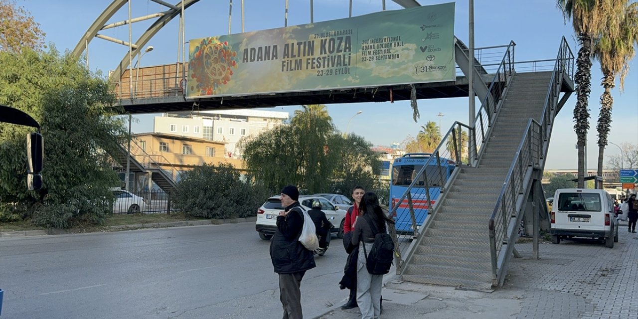 Adana'da üst geçidi kullanmayan 23 kişiye para cezası verildi