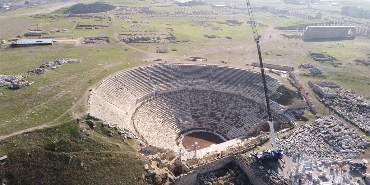 Laodikya'daki antik tiyatroların biri halk diğeri iş insanları için kullanılmış