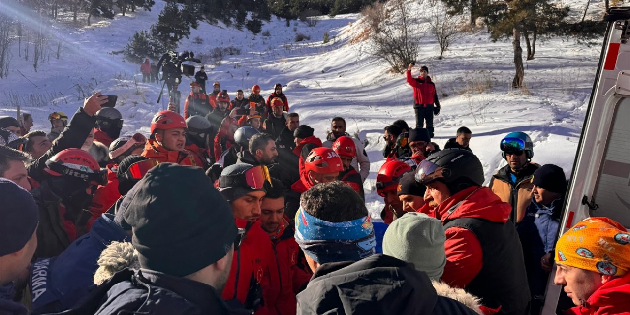 Erzurum'da Palandöken Dağı'nda sporcuların üzerine çığ düştü