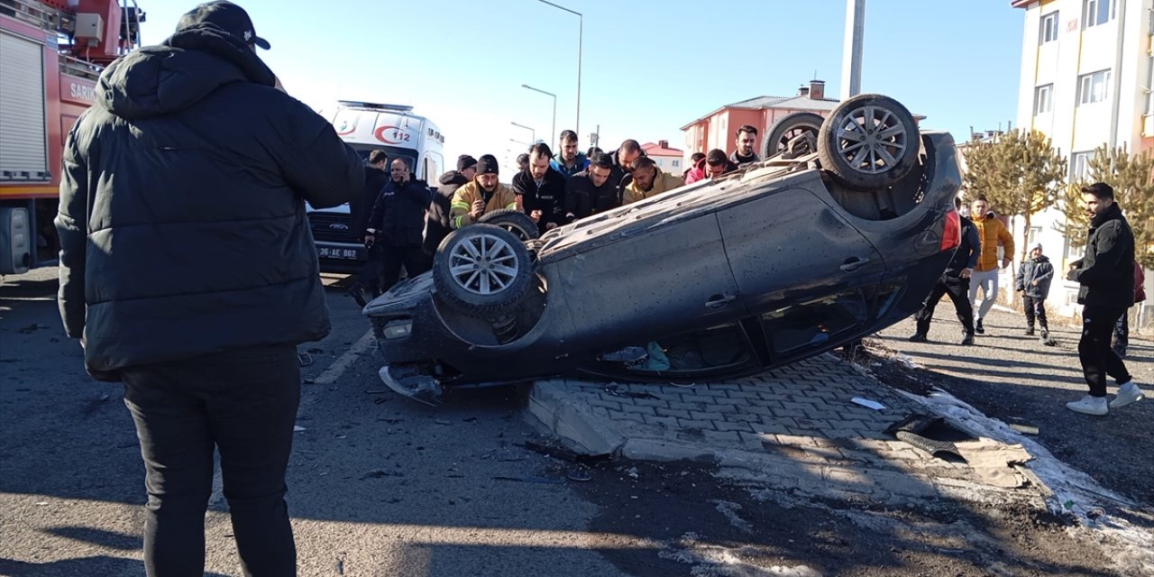 Kars'ta trafik kazasında 2 kişi yaralandı