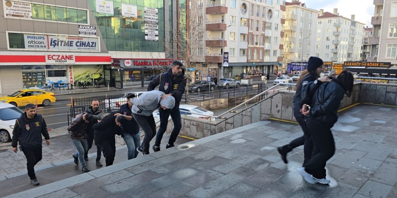 Tekirdağ'da kuyumcuya sahte altın sattıkları belirlenen 5 şüpheli tutuklandı