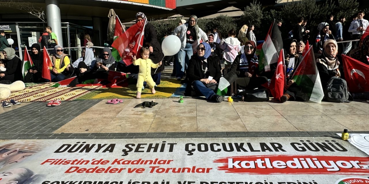 Antalya'da İsrail'in Filistin'e yönelik saldırıları protesto edildi