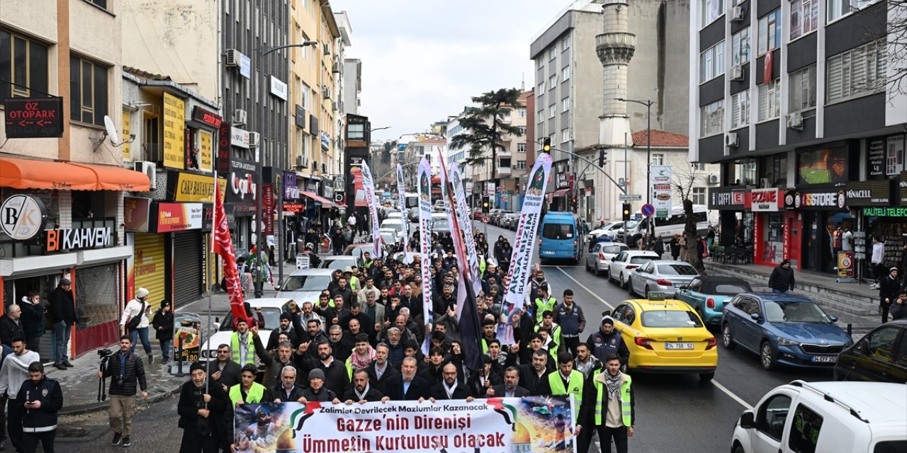 İsrail'in Gazze'ye yönelik saldırıları İstanbul'da protesto edildi