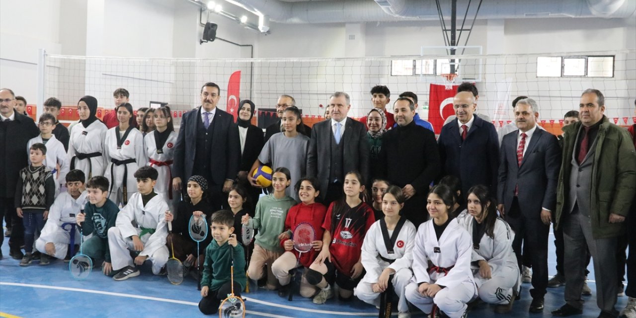 Gençlik ve Spor Bakanı Bak, Malatya'da gençlerle buluştu: