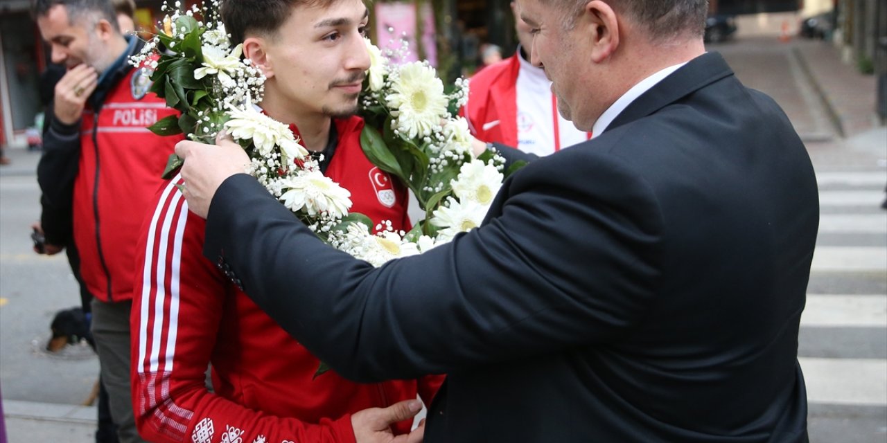 Milli halterci Yusuf Fehmi Genç, Ordu'da törenle karşılandı