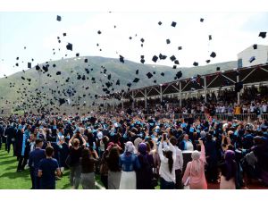 BEÜ'de bin 600 öğrencinin mezuniyet heyecanı