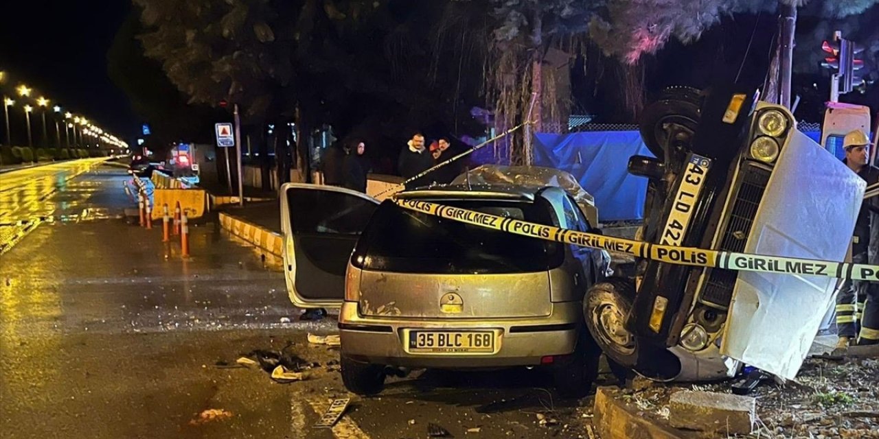 Kütahya'da iki otomobilin çarpıştığı kazada karı koca öldü, 2 kişi yaralandı