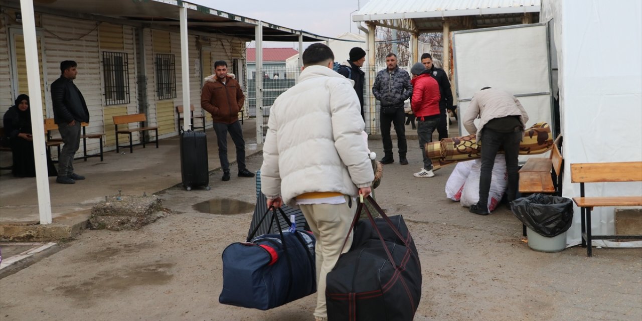 Türkiye'deki Suriyelilerin Kilis'ten ülkelerine dönüşü sürüyor