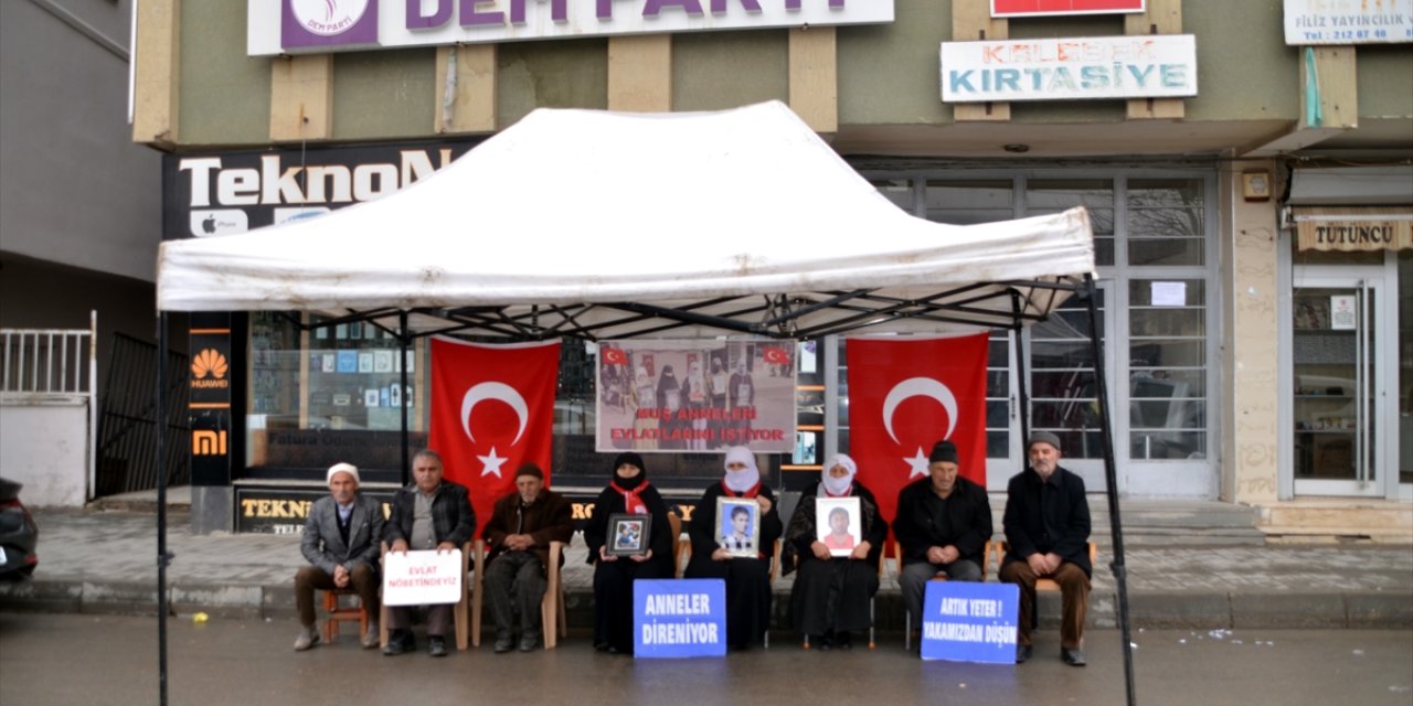 Muşlu aileler DEM Parti binası önündeki eylemlerine devam etti