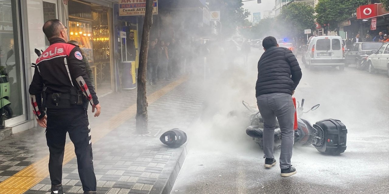 Adana'da bir kişi sürekli arızalandığını öne sürdüğü motosikletini ateşe verdi