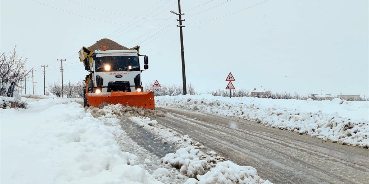 Antalya'da itfaiye ekiplerince 164 su baskınına müdahale edildi