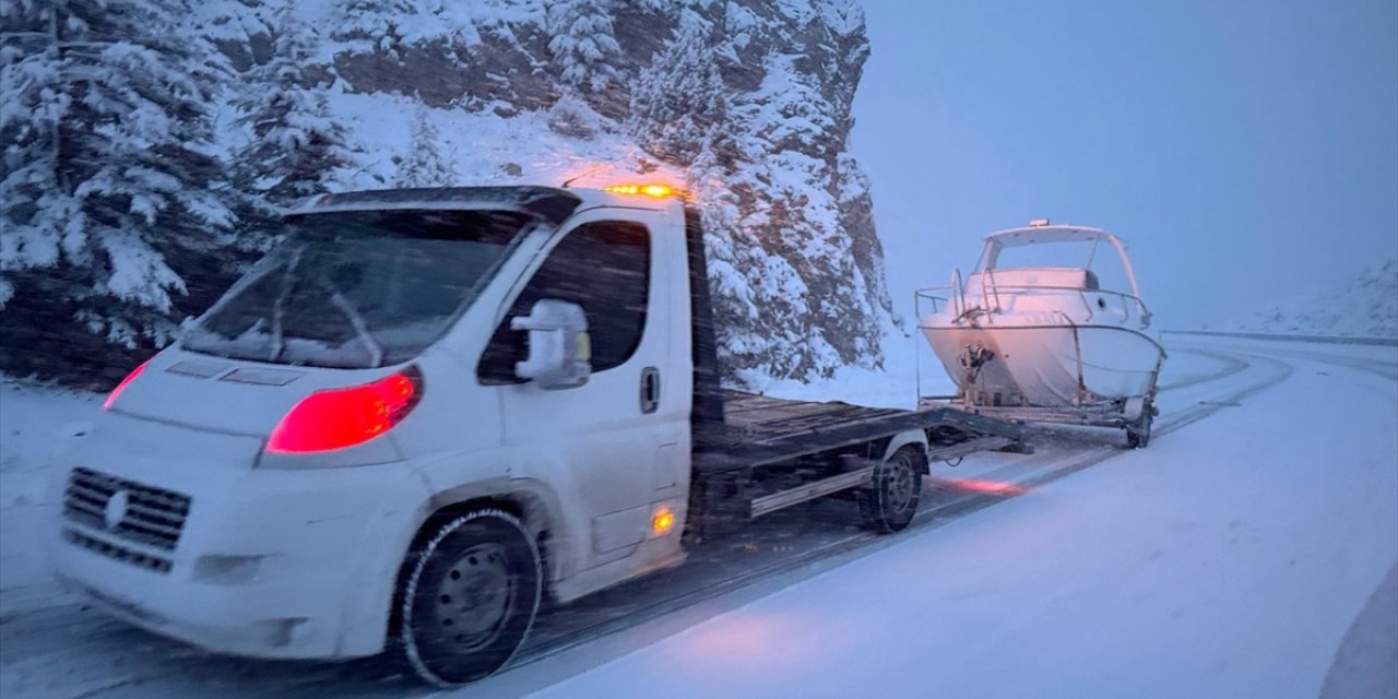 Antalya'nın yüksek kesimlerinde kar etkili oluyor