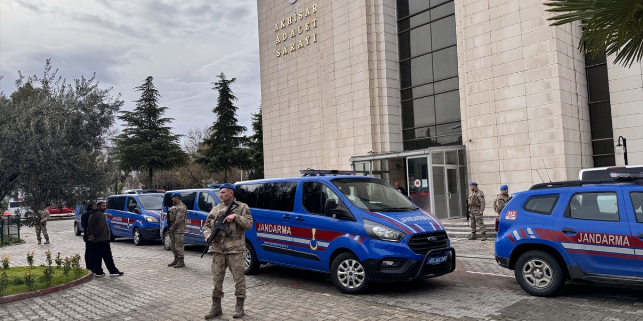 Manisa'da iki aile arasında çıkan kavgada 1'i ağır 3 kişi yaralandı