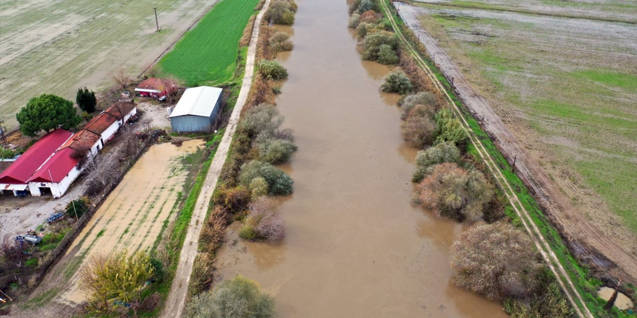 Kuraklık nedeniyle çekilen Büyük Menderes Nehri yağmur sularıyla yeniden canlandı