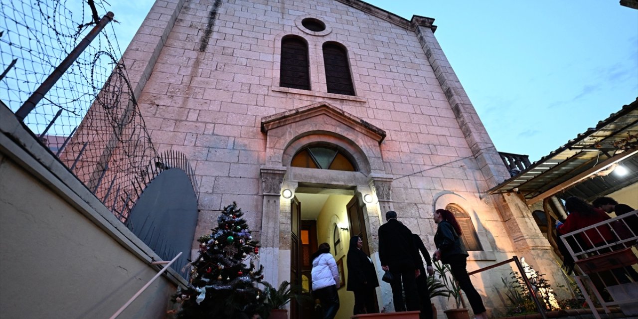 Adana'da Bebekli Kilisesi'nde Noel ayini yapıldı