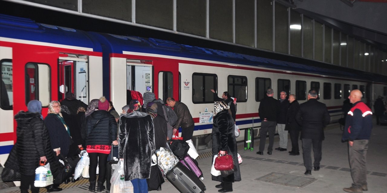 Turistik Doğu Ekspresi yeni sezonda Kars'tan ilk seferine çıktı