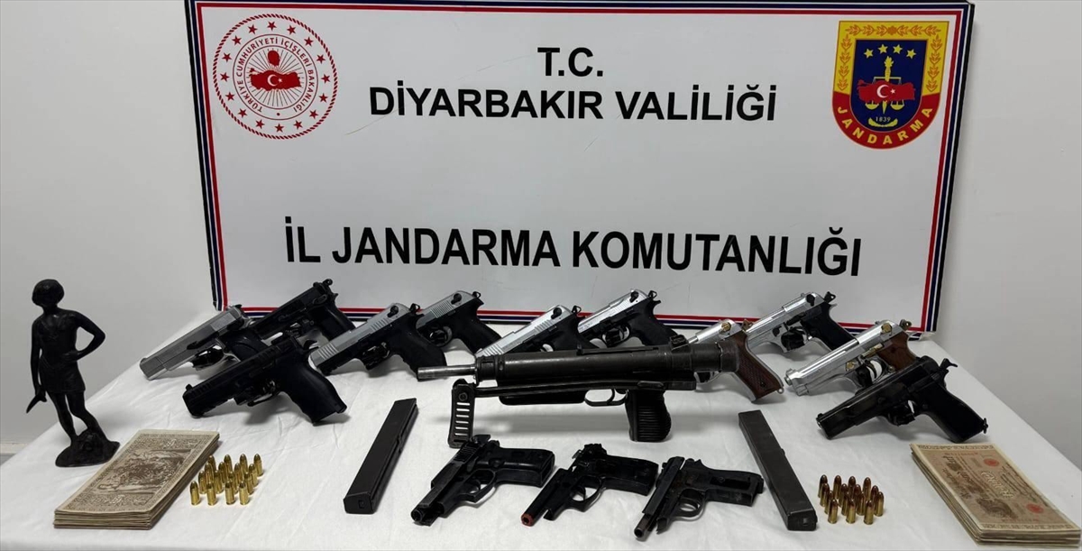 Diyarbakır'da av bayisinde ruhsatsız silah sattığı iddia edilen şüpheli yakalandı