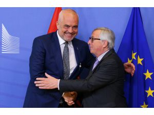 Arnavutluk AB'den "müzakerelere başlama sözünü" tutmasını istedi