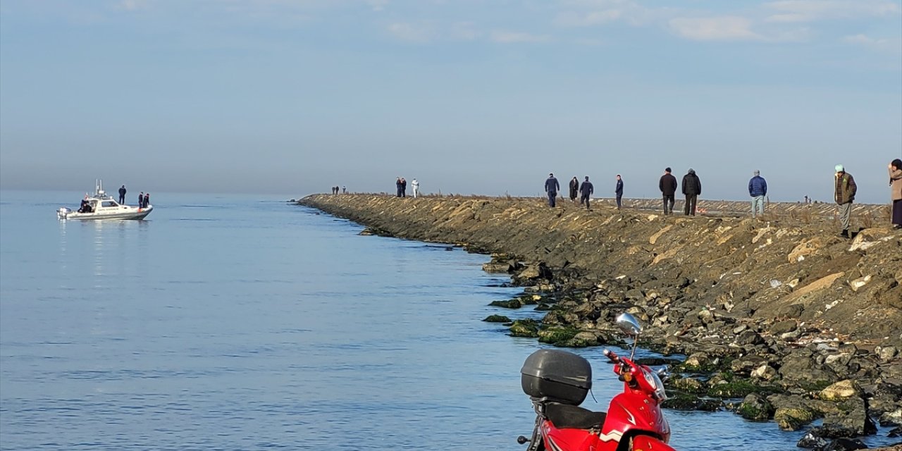 Samsun'da kaybolan 2 balıkçıyı arama çalışmaları sürüyor