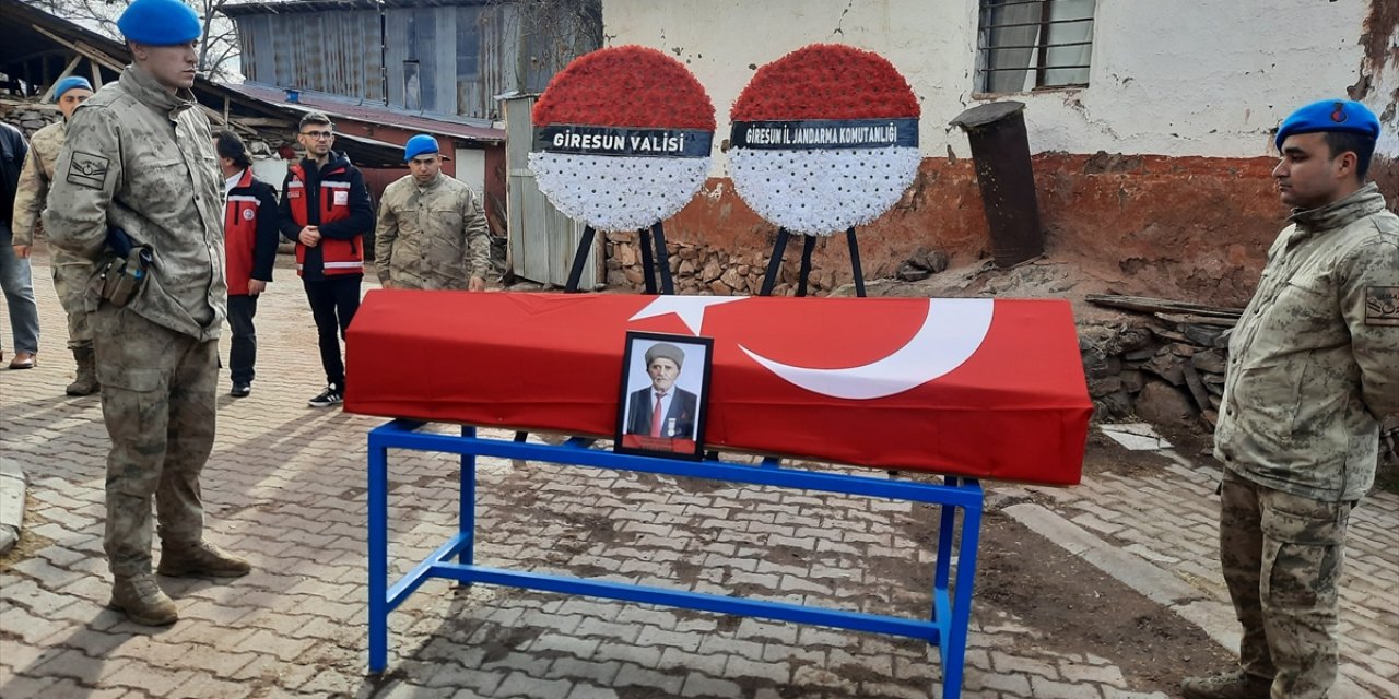 Giresun'da Kıbrıs gazisi Akkurt son yolculuğuna uğurlandı