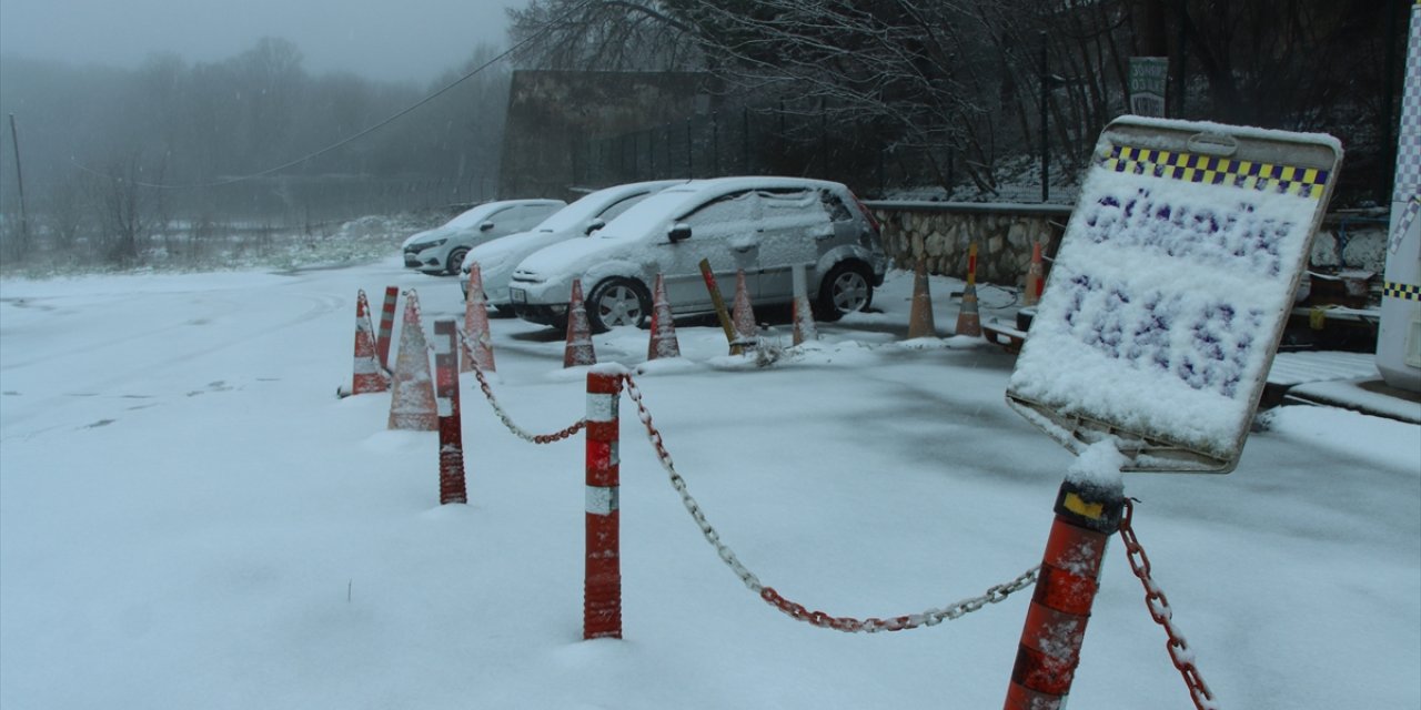 Kırklareli'nin yüksek kesimlerinde kar yağışı başladı