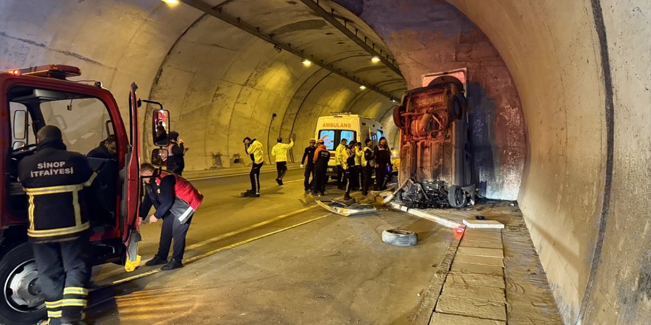 Sinop'ta tünel içinde duvara çarpan kamyonetin sürücüsü öldü