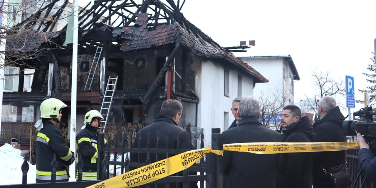 Bosna Hersek'te çıkan yangında Hacı Paşa Camii kullanılamaz hale geldi