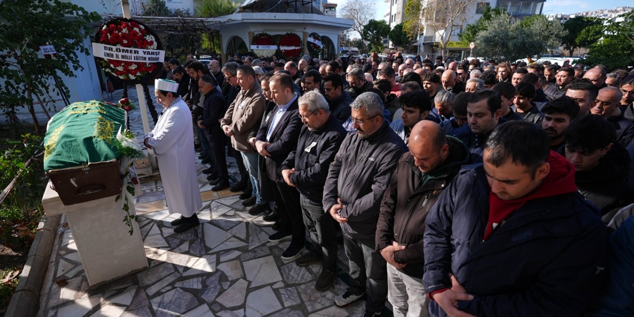 İzmir'de trafik kazasında ölen liseli Yağmur son yolcuğuna uğurlandı