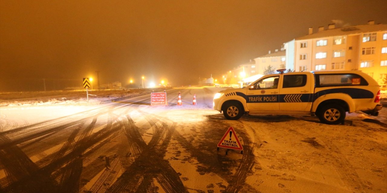 Kars-Digor kara yolu tipi nedeniyle ağır tonajlı araç geçişine kapatıldı