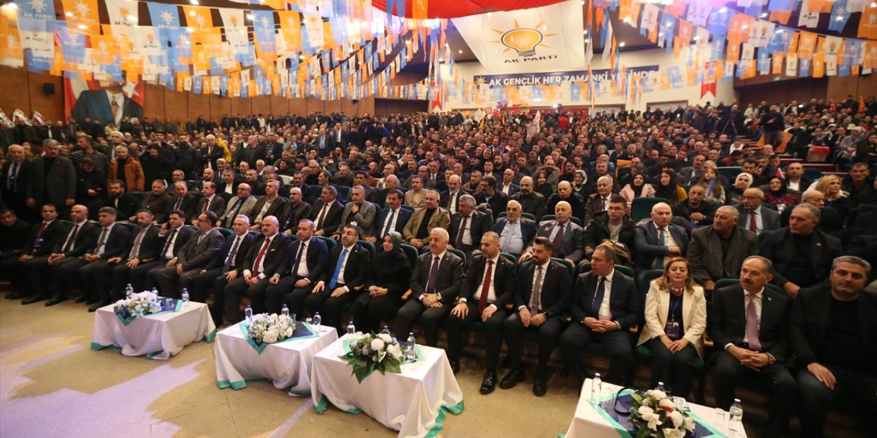 AK Parti Grup Başkanvekili Leyla Şahin Usta, AK Parti Kars İl Kongresi'nde konuştu: