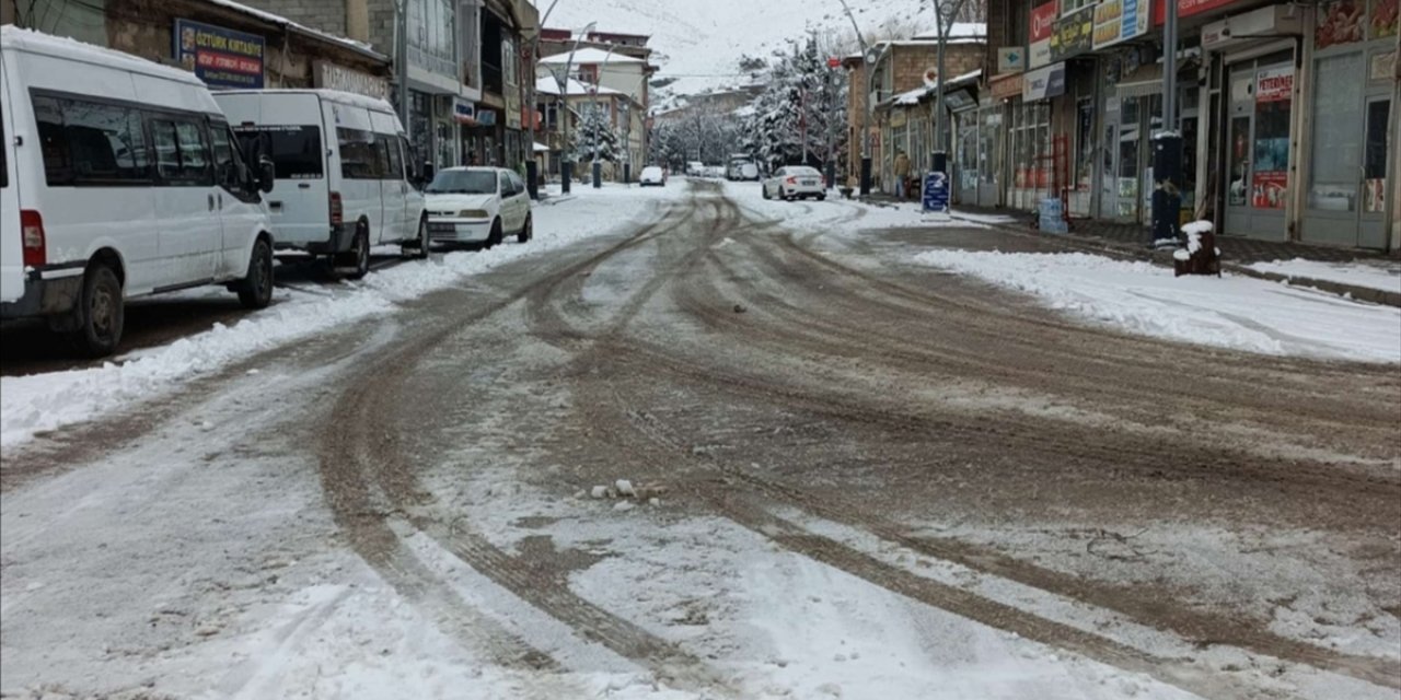 Doğu Anadolu'daki 3 ilde 276 yerleşim yerine ulaşım sağlanamıyor