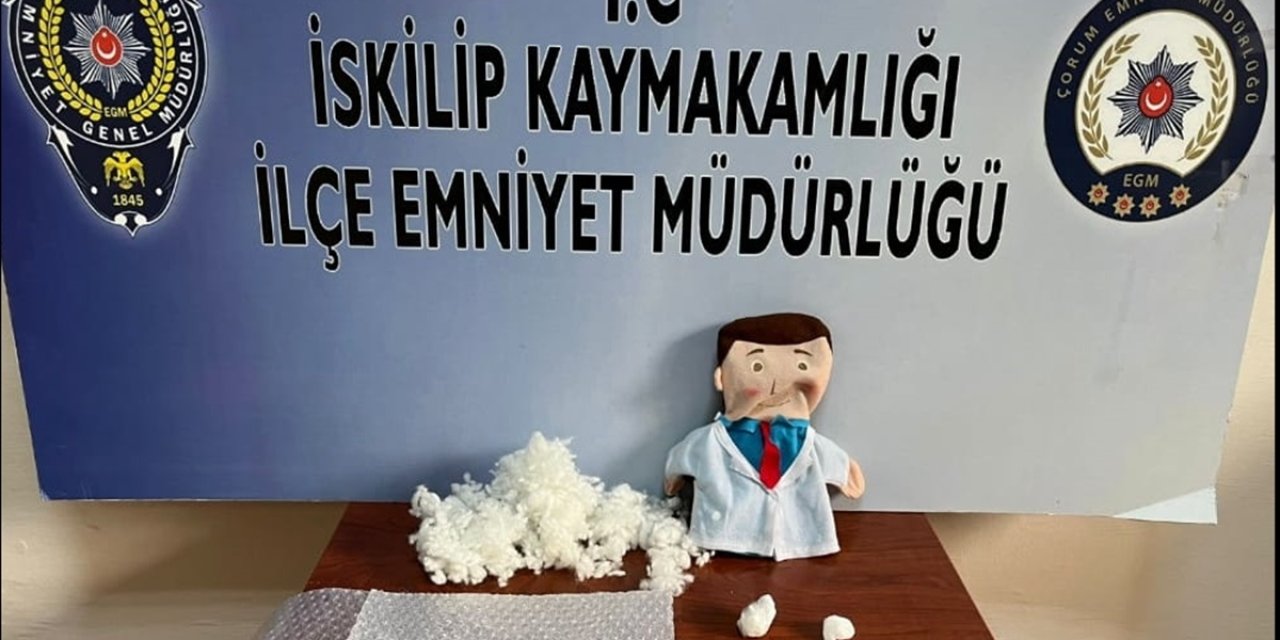 Çorum'da oyuncak bebeğin içine uyuşturucu sakladığı belirlenen 8 kişi yakalandı