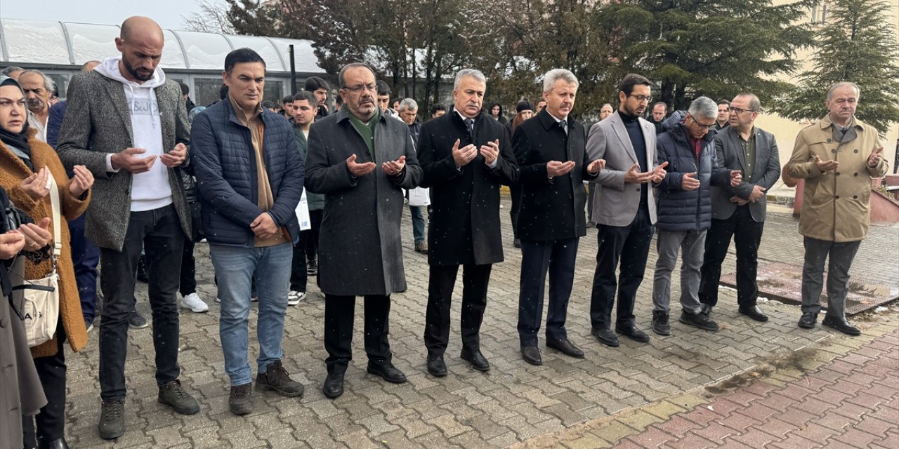 Konya'da trafikte çıkan kavgada öldürülen üniversiteli genç taksici okulunda anıldı