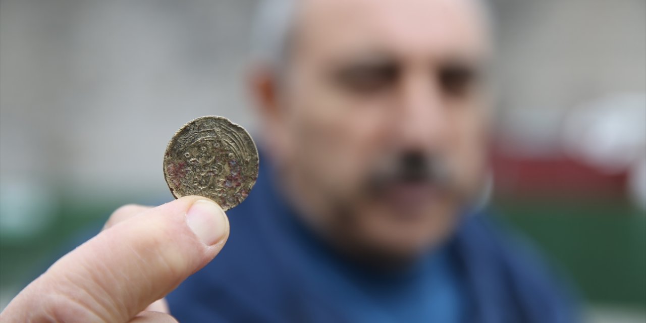 Diyarbakır'da Amida Höyük'teki kazılarda Cumhuriyet'in ilk yıllarında basılan sikke bulundu