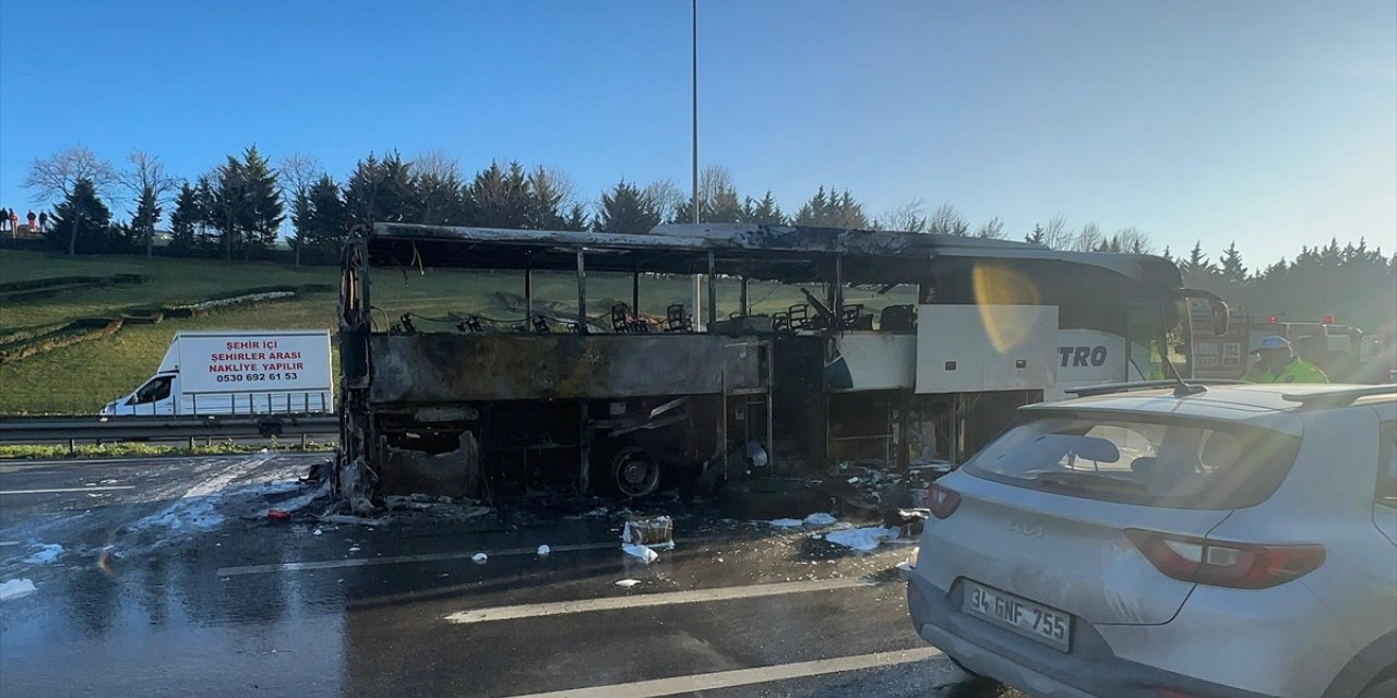 İstanbul'da yolcu otobüsünde çıkan yangın söndürüldü