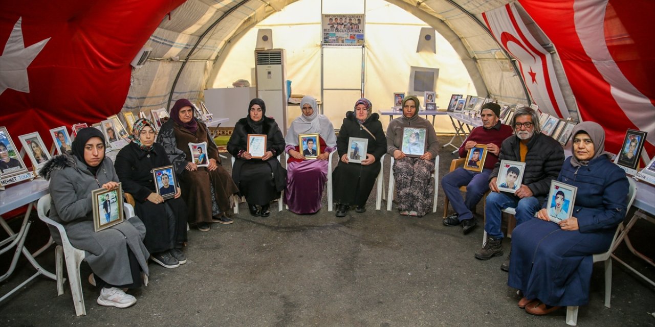 Diyarbakır annelerinin yeni yıldan tek dileği evlatlarına kavuşmak