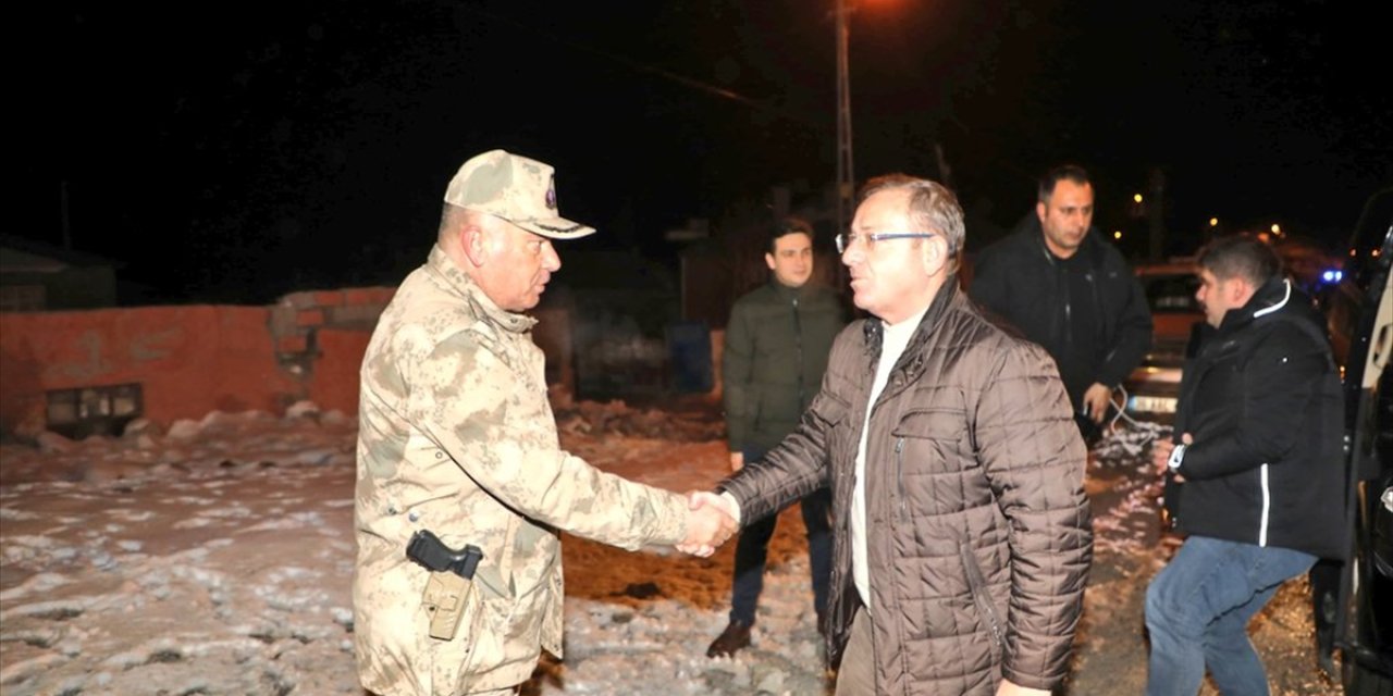 Kars Valisi Polat, görev başındaki personelin yeni yılını kutladı