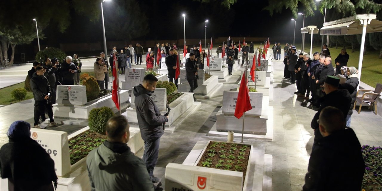 Çorum'da şehit aileleri yeni yıla Şehitlik'te girdi