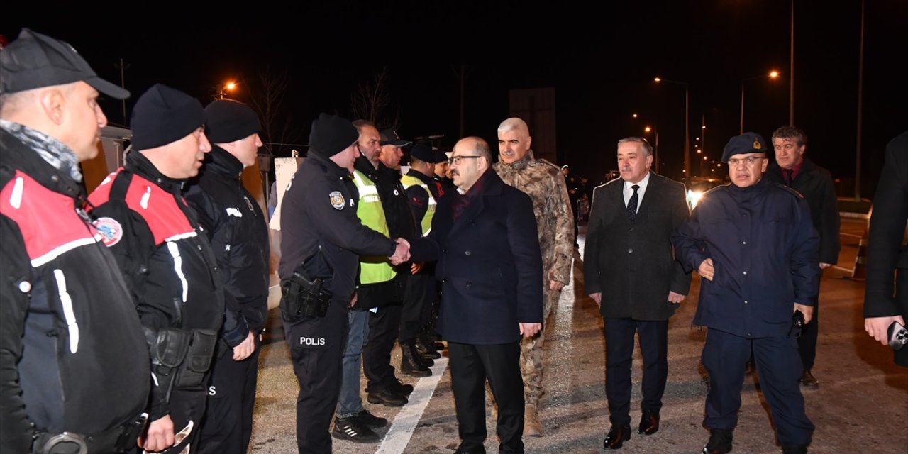 Balıkesir Valisi Ustaoğlu, görevdeki personelin yeni yılını kutladı