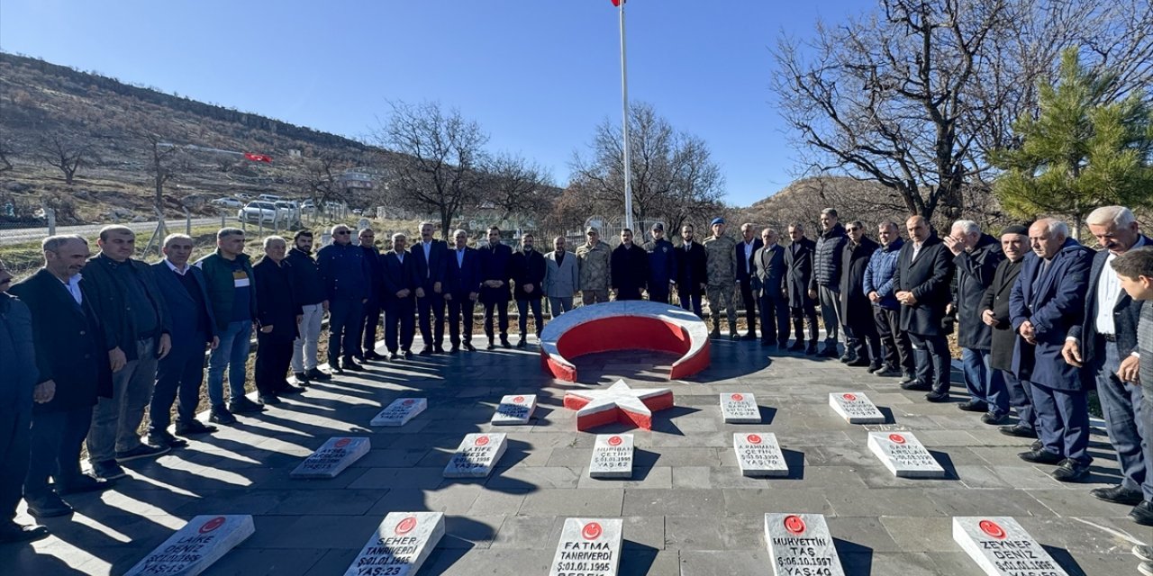 Diyarbakır'da terör örgütü PKK'nın katlettiği 23 kişi törenle anıldı